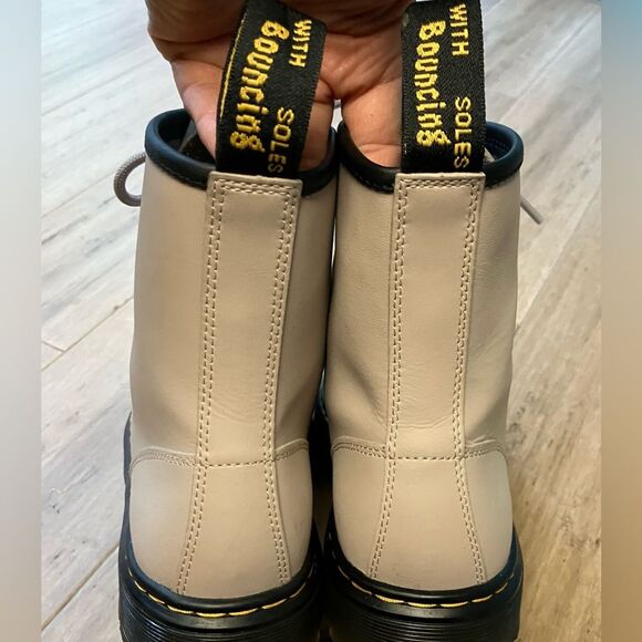 Dr. Martens taupe ankle lace up combat boots. Faux leather size 7 - Picture 5 of 8